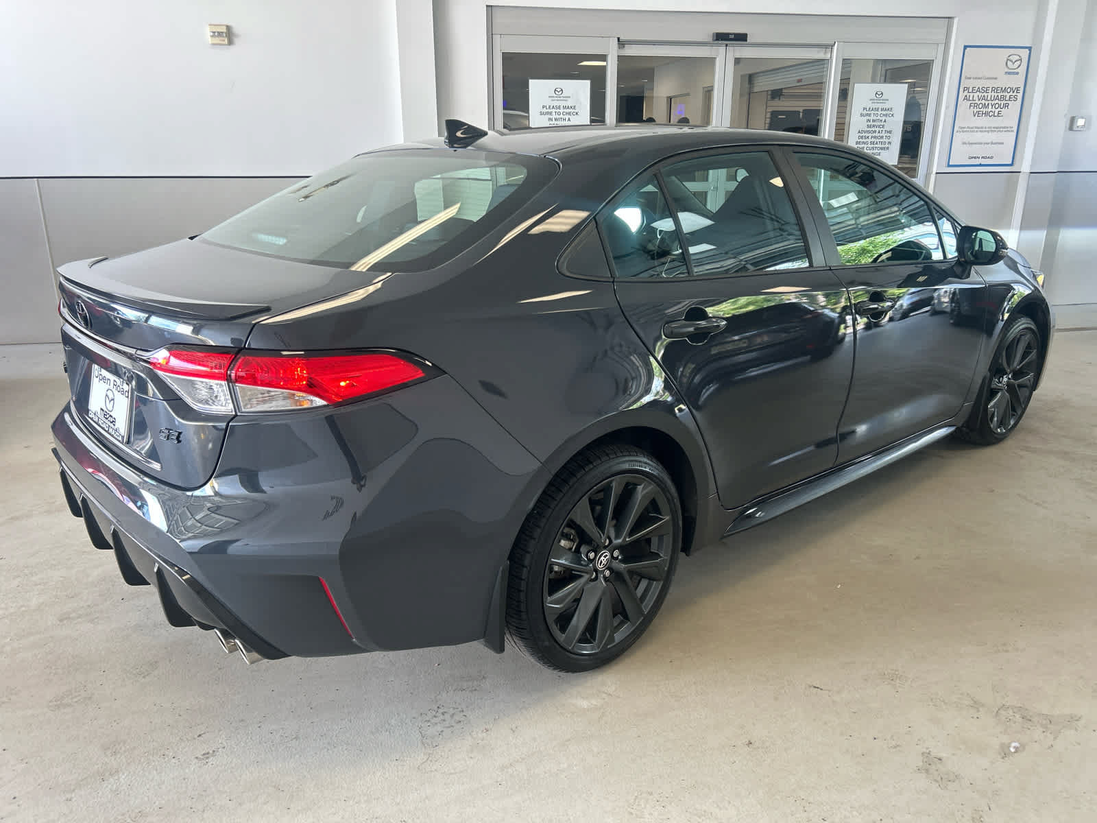 Used 2025 Toyota Corolla SE w/ SE Premium Package FWD image 6