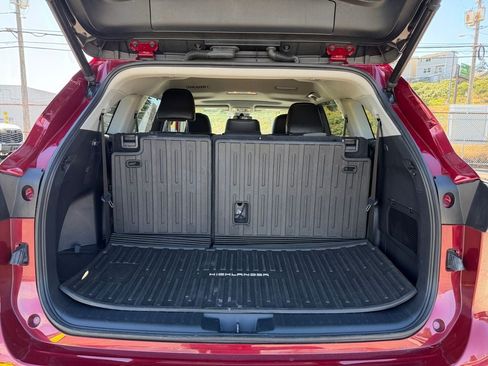 Used 2022 Toyota Highlander XLE AWD/4WD image 22