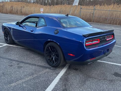 Used 2018 Dodge Challenger R/T Scat Pack RWD image 4