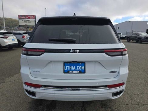 New 2025 Jeep Grand Cherokee Overland w/ Luxury Tech Group IV AWD/4WD image 4