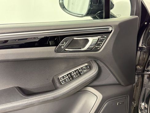 Certified 2023 Porsche Macan AWD/4WD image 15