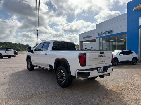 Used 2024 GMC Sierra 2500 Denali Ultimate w/ Max Trailering Package AWD/4WD image 4