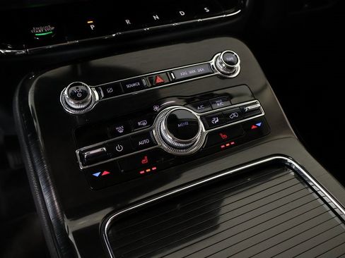 Used 2023 Lincoln Nautilus FWD w/ Premium Package image 8