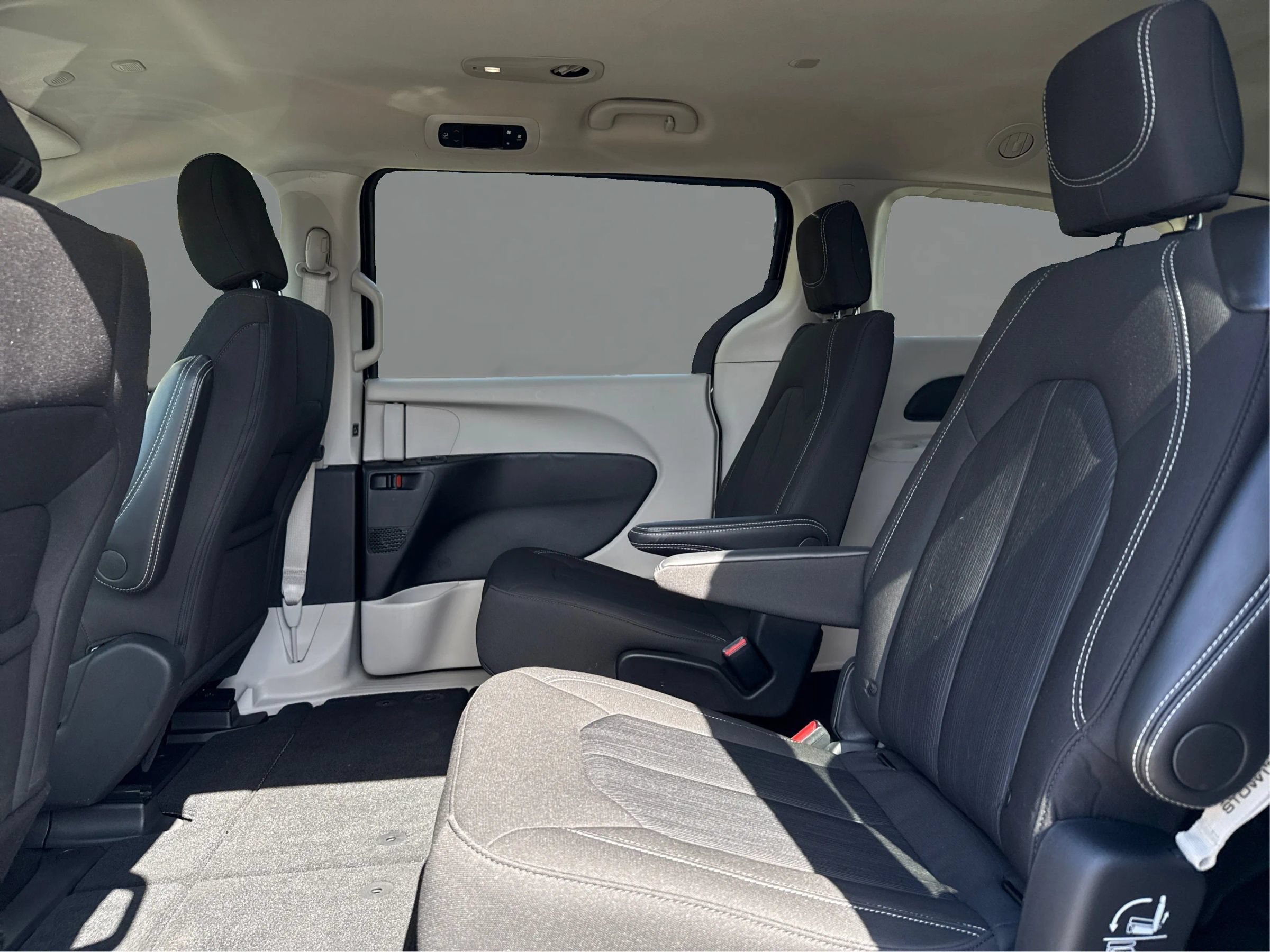 Used 2024 Chrysler Voyager LX FWD image 10