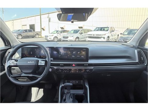 Used 2026 Kia Sorento LX FWD image 10