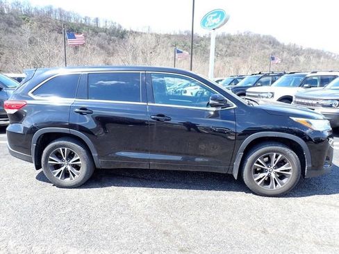 Used 2018 Toyota Highlander LE image 7