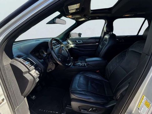 Used 2017 Ford Explorer Platinum image 11