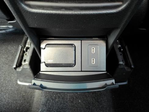 Used 2024 Mercedes-Benz GLB 250 w/ Driver Assistance Package image 31
