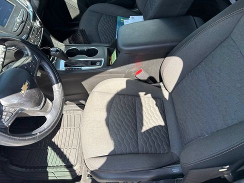 Used 2020 Chevrolet Equinox LT FWD image 17