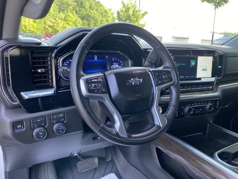 Used 2025 Chevrolet Silverado 2500 LT w/ Trail Boss Package AWD/4WD image 17