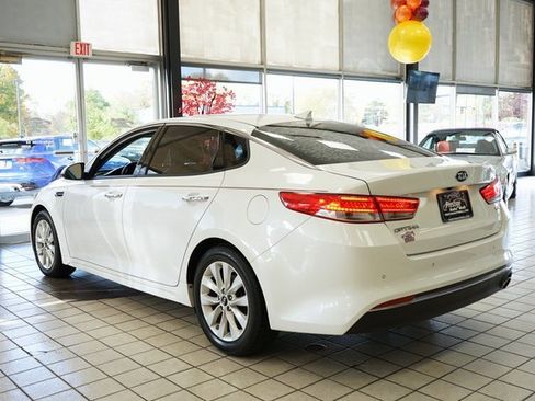 Used 2018 Kia Optima EX image 5