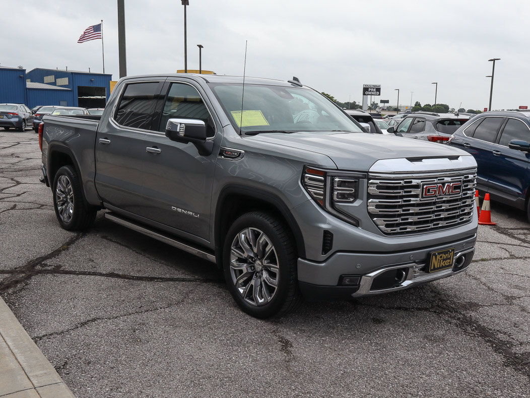 Used 2023 GMC Sierra 1500 Denali w/ Denali Reserve Package AWD/4WD image 3