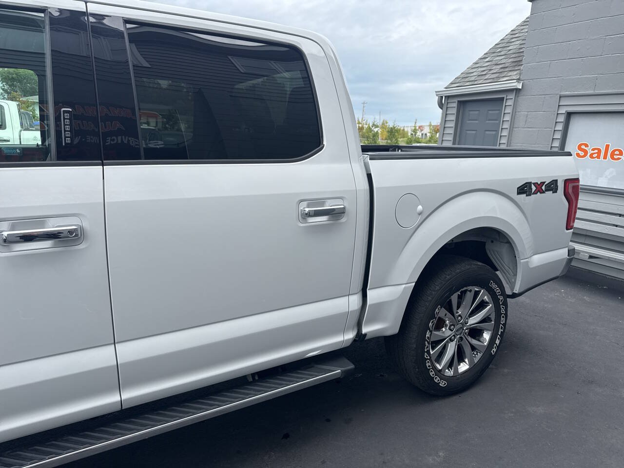 Used 2015 Ford F150 XLT w/ Equipment Group 301A Mid AWD/4WD image 5