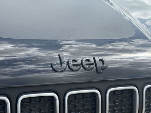 Used 2023 Jeep Renegade Latitude AWD/4WD image 32
