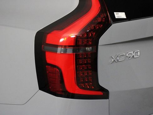 New 2025 Volvo XC90 B6 Ultra image 15