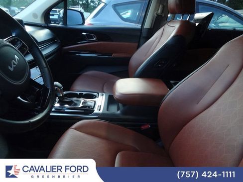 Used 2022 Kia Carnival SX FWD image 8