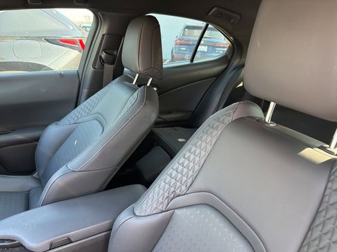 Used 2022 Lexus UX 250h image 6