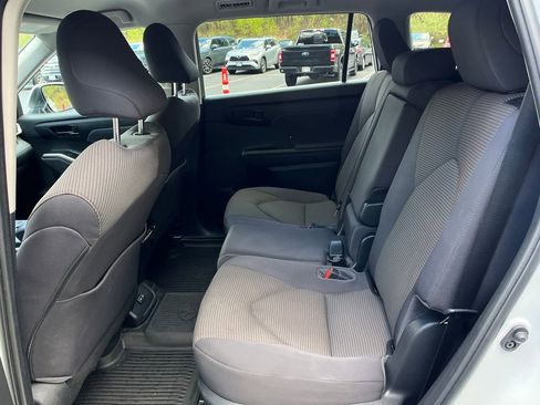 Used 2023 Toyota Highlander LE FWD image 22