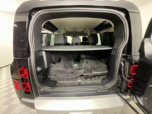 Used 2021 Land Rover Defender 110 SE image 28