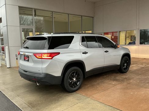 Used 2021 Chevrolet Traverse LT image 22