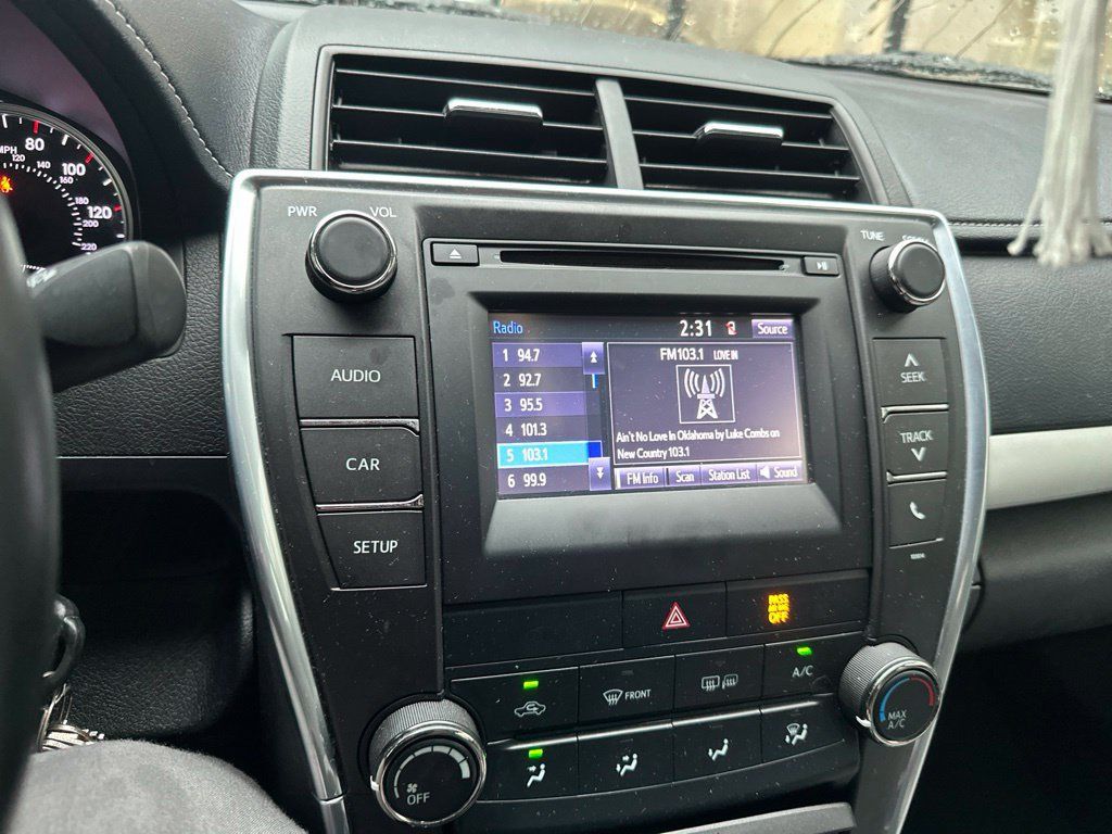 Used 2016 Toyota Camry SE FWD image 5