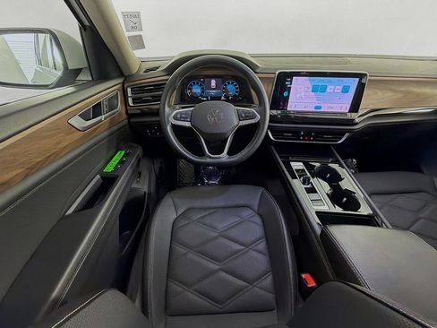 Used 2025 Volkswagen Atlas SE AWD/4WD image 13