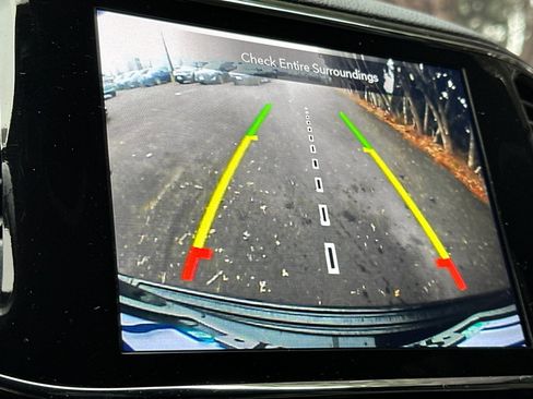 Used 2021 Jeep Grand Cherokee Laredo X image 23