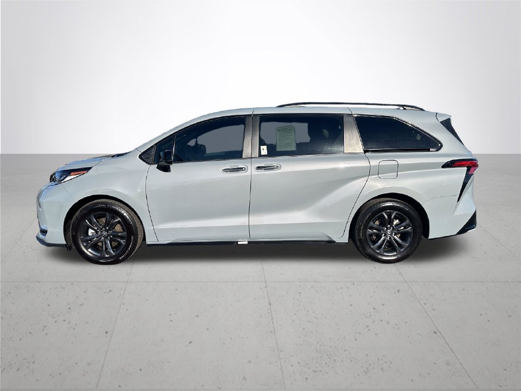 Used 2026 Toyota Sienna XSE AWD/4WD image 10