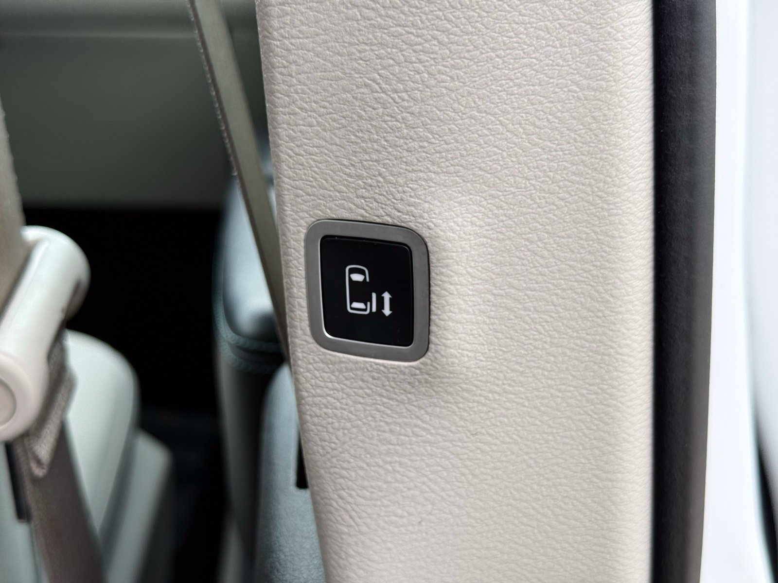 Used 2018 Chrysler Pacifica Touring Plus FWD image 23