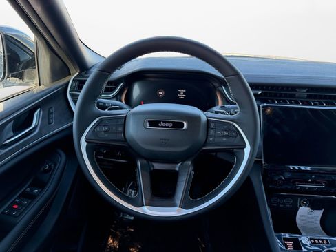 New 2025 Jeep Grand Cherokee L Limited w/ Black Appearance Package AWD/4WD image 12
