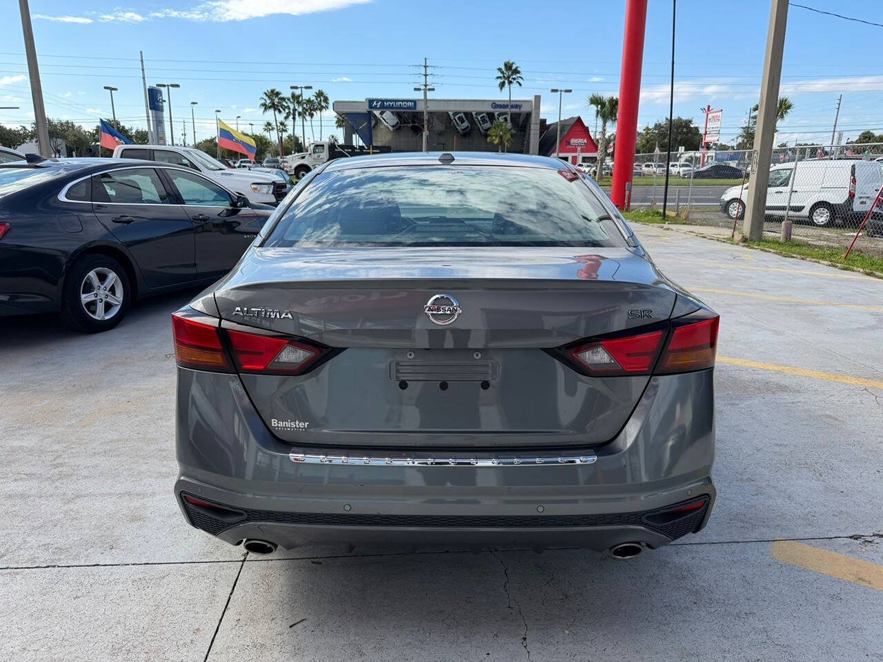 Used 2021 Nissan Altima 2.5 SR FWD image 4