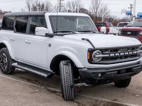 New 2025 Ford Bronco Outer Banks image 3