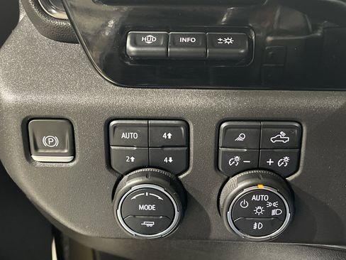 Used 2022 Chevrolet Silverado 1500 ZR2 w/ Technology Package image 35