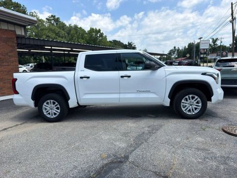Used 2022 Toyota Tundra SR5 AWD/4WD image 5