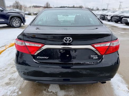 Used 2017 Toyota Camry SE image 4