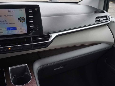 Used 2021 Toyota Sienna LE image 30