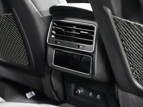 Used 2023 Audi Q8 Premium Plus w/ Premium Plus Package AWD/4WD image 31