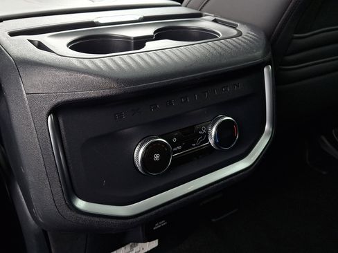 Used 2025 Ford Expedition Active image 11