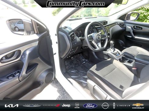 Used 2021 Nissan Rogue Sport S image 11