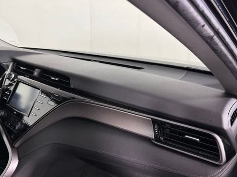 Used 2020 Toyota Camry SE FWD image 25