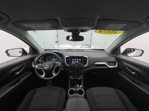 Used 2024 GMC Terrain SLE FWD image 2