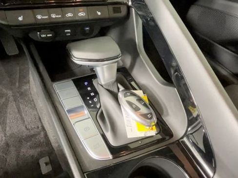 Used 2025 Hyundai Elantra SEL FWD image 30