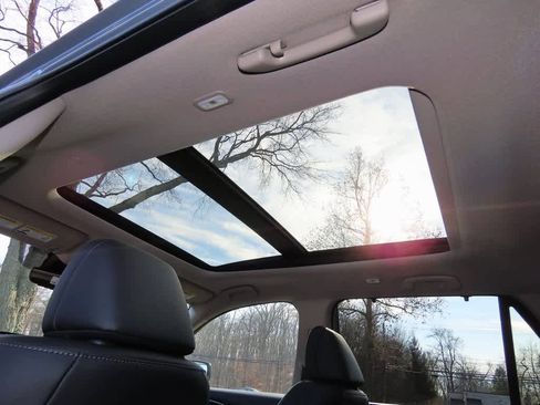 New 2025 Honda Pilot Touring image 17