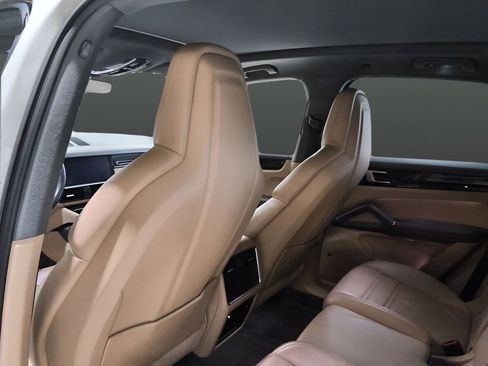 Used 2020 Porsche Cayenne AWD/4WD image 19