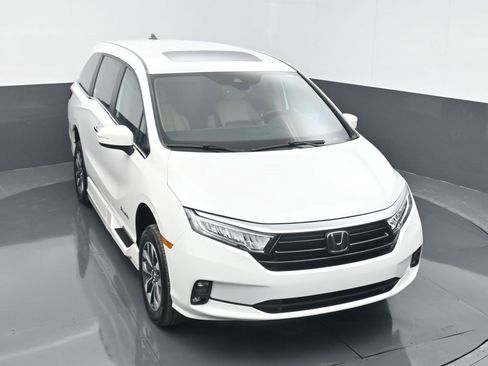 Used 2024 Honda Odyssey EX-L image 3