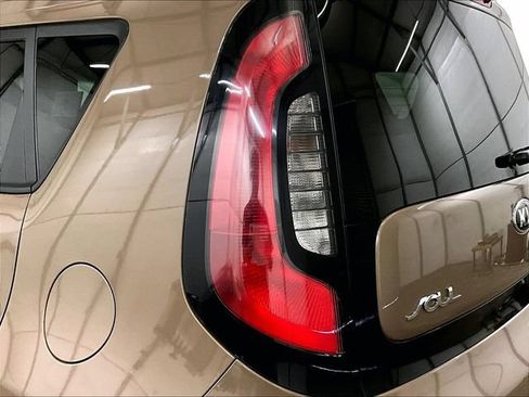 Used 2016 Kia Soul FWD image 28