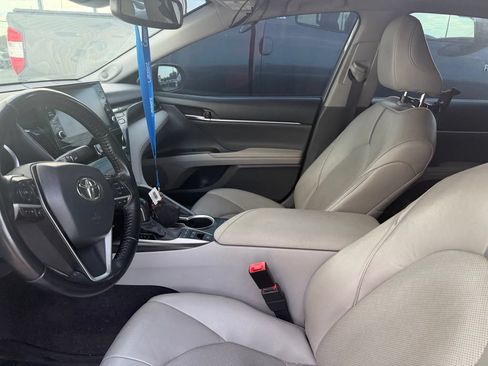 Used 2021 Toyota Camry XLE w/ Navigation Upgrade Package FWD image 5