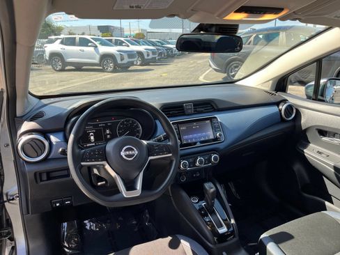 Used 2025 Nissan Versa SV FWD image 33
