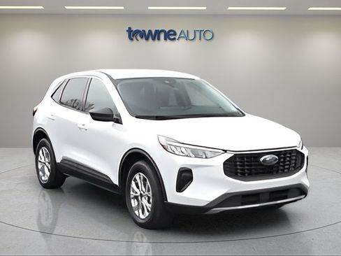 Used 2023 Ford Escape Active w/ Tech Pack #1 AWD/4WD image 9