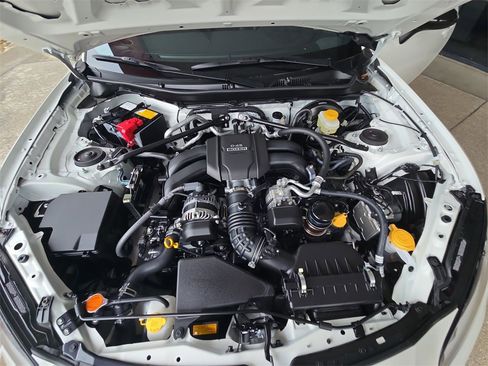 New 2025 Toyota GR86 Premium w/ Performance Package image 28